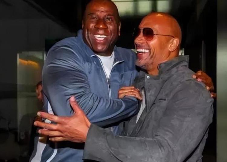强森和nba球员对比「没对比就没伤害强森在我们眼里很魁梧在NBA球星眼里就是细狗」