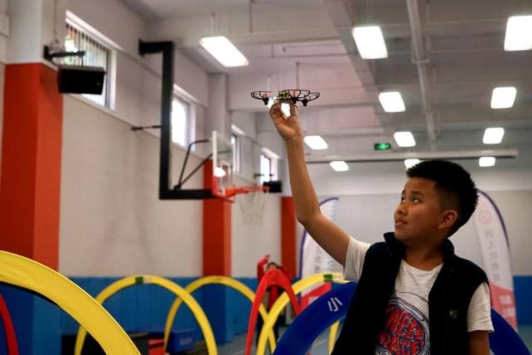 无人机青少年比赛「放飞梦想无人机运动走近我省儿童青少年身边」