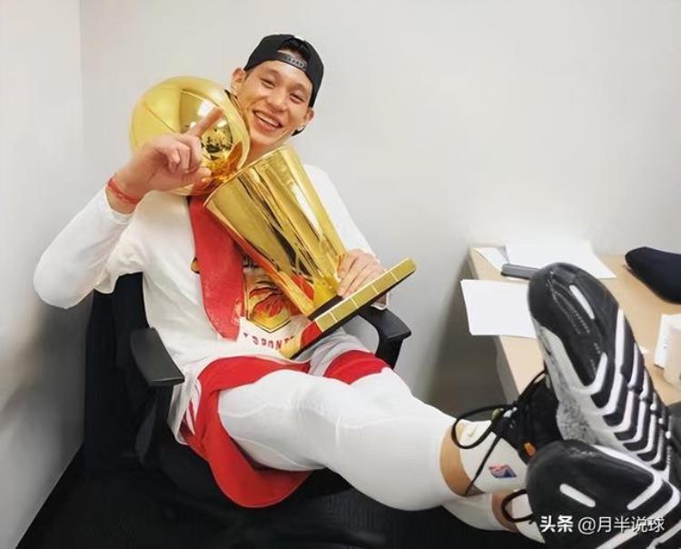 林书豪巅峰期吊打科比「巅峰时期的林书豪究竟什么水平正面击败科比登上时代周刊」