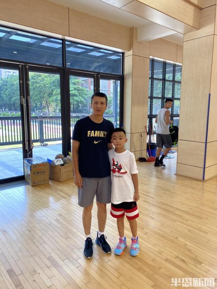 12岁篮球神童「12岁男孩身高193米!青岛篮球小将梦想打进国家队」