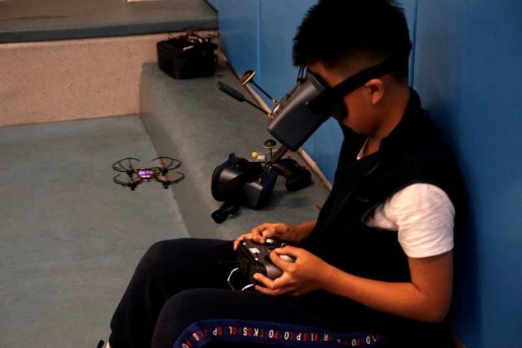 无人机青少年比赛「放飞梦想无人机运动走近我省儿童青少年身边」
