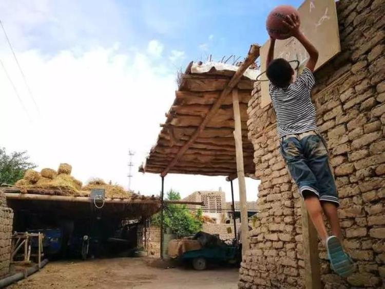 12岁篮球神童「鄯善县12岁男孩有个篮球梦」