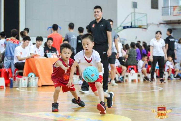 三步上篮之后教什么「三步上篮COSOVER后手运球后仰跳投广东幼儿篮球场上都有」