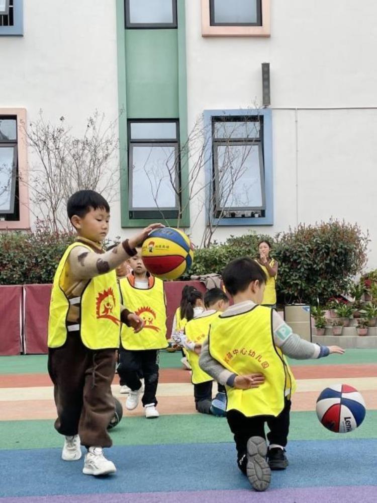 幼儿蓝球早操音乐「简阳教育发布丨趣味篮球悦动早操」
