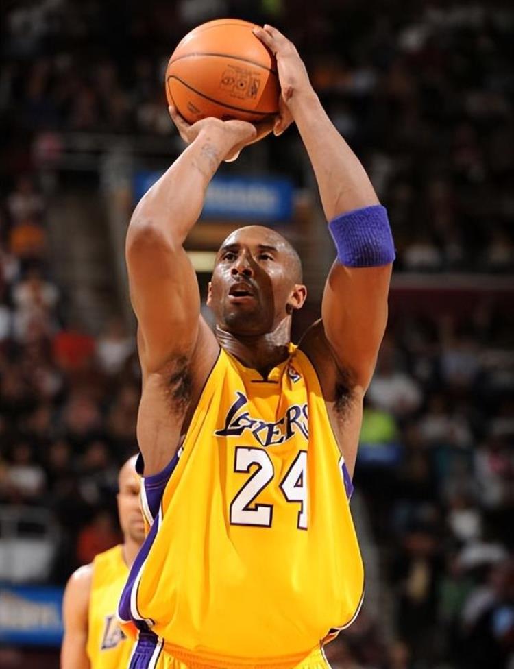 汉密尔顿体能怪「NBA什么叫做体力怪汉密尔顿把狗累吐张伯伦场均休6秒」