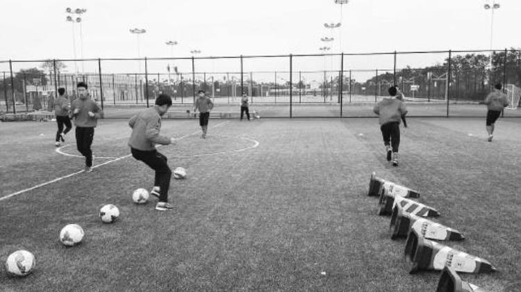 北京理工大学的足球生就业「北理工,校园足球的职业迷途」