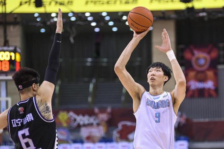 周琦和新疆男篮什么纠纷「周琦和新疆男篮纠缠剖析周琦水平够不着NBA却远高于其他球员」