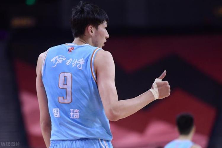 周琦和新疆男篮什么纠纷「周琦和新疆男篮纠缠剖析周琦水平够不着NBA却远高于其他球员」