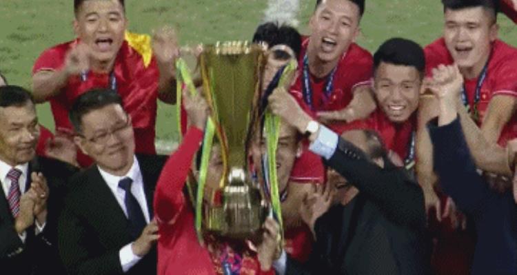 越南足球崛起坚持阿森纳模式终开花结果时隔十年夺东南亚杯