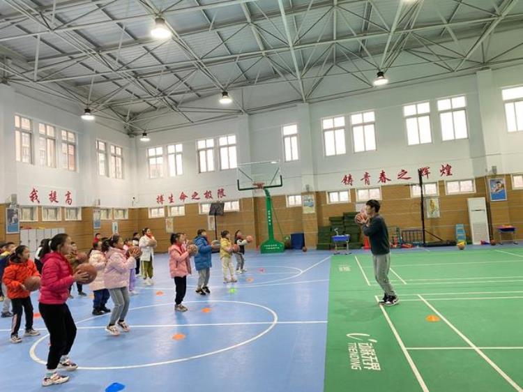 星光摄小小篮球结构化技能教学的探索摄小体育组教研活动
