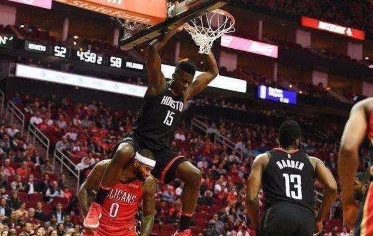 小乔丹模仿保罗运球什么水平「别小瞧NBA球员的基本功小乔丹胯下运球PK保罗西蒙斯三分9连中」