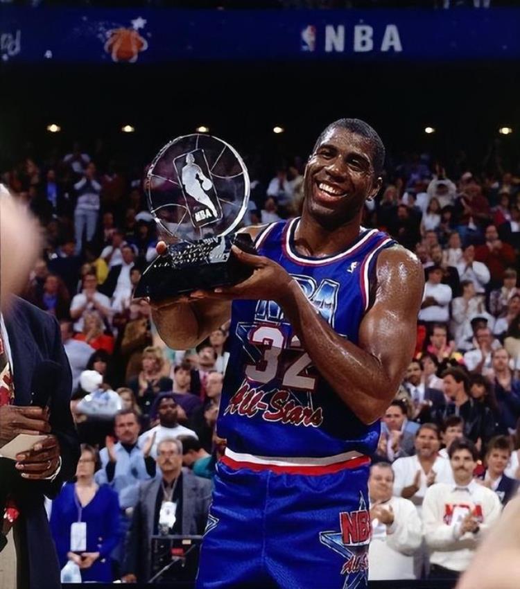 nba全明星分数最高「55分27板22助8断6帽16三分NBA全明星最强数据出炉库里太强了」