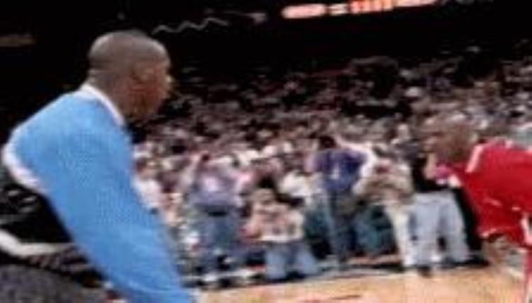 小乔丹模仿保罗运球什么水平「别小瞧NBA球员的基本功小乔丹胯下运球PK保罗西蒙斯三分9连中」