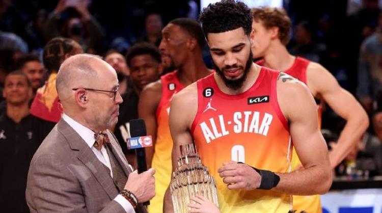 nba全明星分数最高「55分27板22助8断6帽16三分NBA全明星最强数据出炉库里太强了」