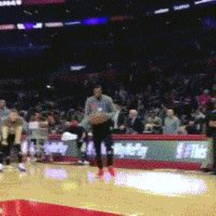 小乔丹模仿保罗运球什么水平「别小瞧NBA球员的基本功小乔丹胯下运球PK保罗西蒙斯三分9连中」