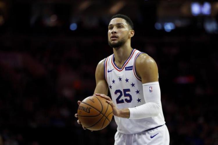 小乔丹模仿保罗运球什么水平「别小瞧NBA球员的基本功小乔丹胯下运球PK保罗西蒙斯三分9连中」