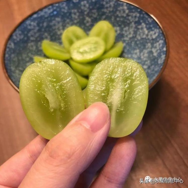 晴王葡萄和香印青提「香印青提冈山晴王红宝石葡萄猫眼葡萄哪款最甜」