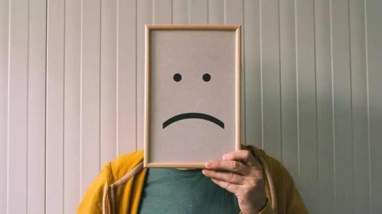 表情包篮球明星「热爱表情符号的NBA球员在自己的身上文了一个emoji」