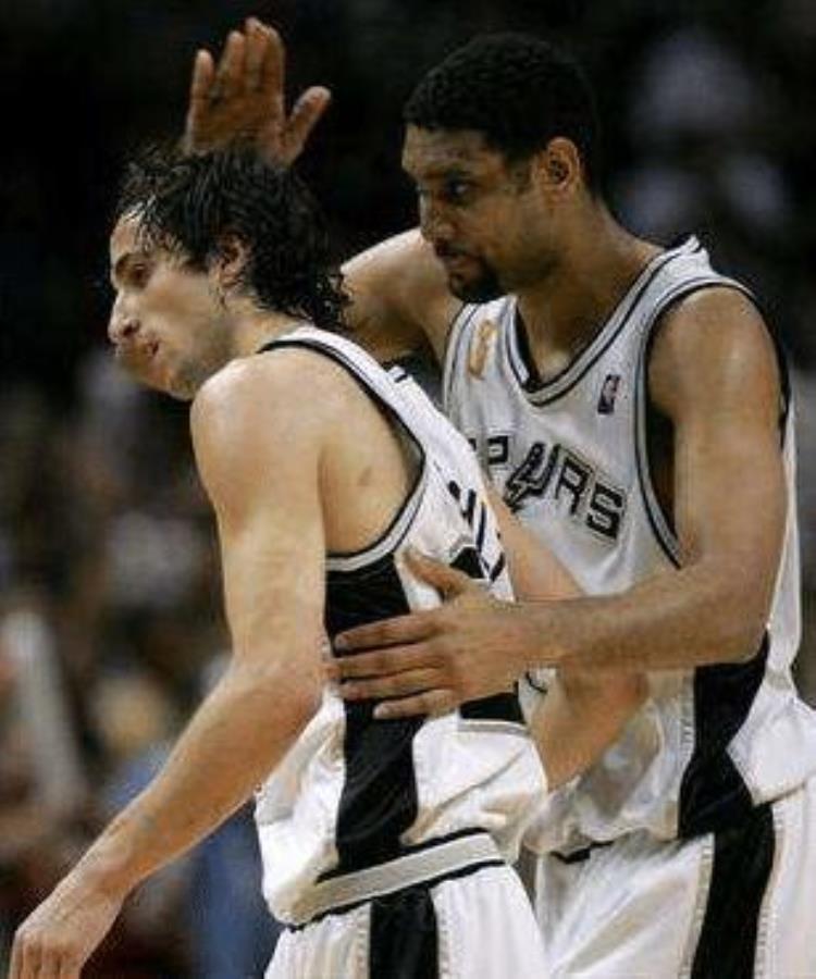 nba的哪位球员和乔丹皮蓬并称为公牛王朝的铁三角「篮球之神乔丹的头都敢摸NBA只3人做过蝙蝠侠皮蓬狼王加内特」