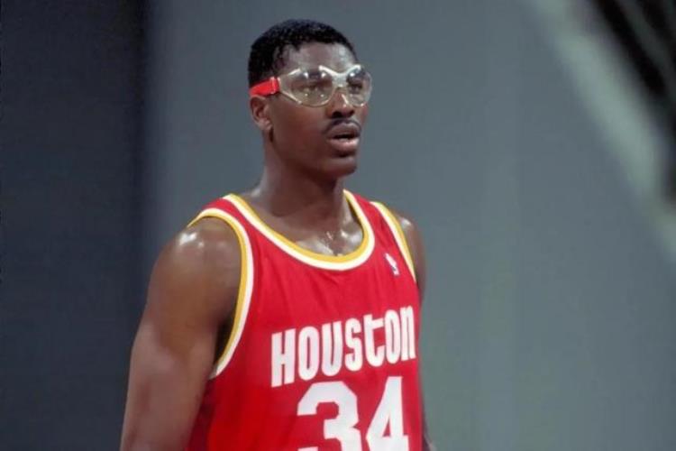 nba史上最伟大的十名球员「美媒列出了史上最伟大的20名球员以及他们的总决赛战绩和数据」