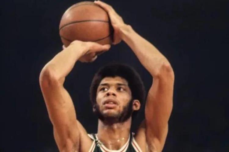 nba史上最伟大的十名球员「美媒列出了史上最伟大的20名球员以及他们的总决赛战绩和数据」