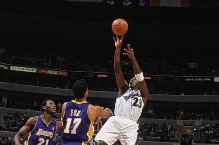 nba历史三分球命中率最高「美媒列出NBA历史得分榜前十名的三分球命中数谁最令人震惊」