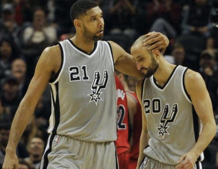 nba的哪位球员和乔丹皮蓬并称为公牛王朝的铁三角「篮球之神乔丹的头都敢摸NBA只3人做过蝙蝠侠皮蓬狼王加内特」