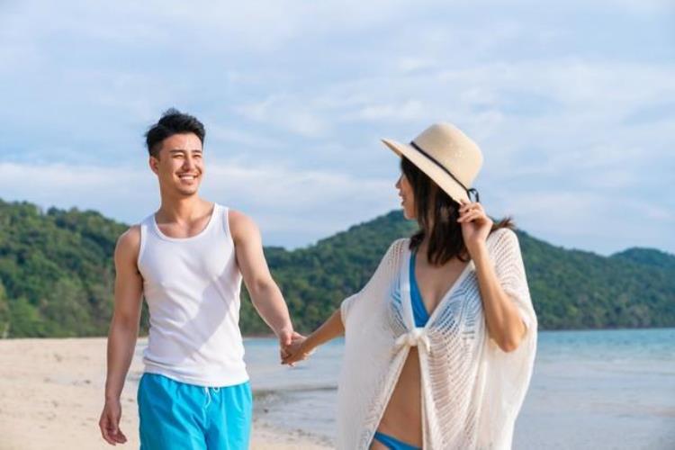 婆婆给我端洗脚水「婚后第二天婆婆让儿媳给自己打洗脚水遵命后婆婆直夸:好儿媳」