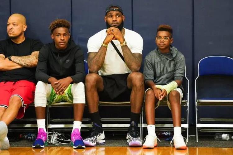 盘点nba五大父子球员均夺取总冠军的英勇事迹是什么「盘点NBA五大父子球员均夺取总冠军的英勇事迹」