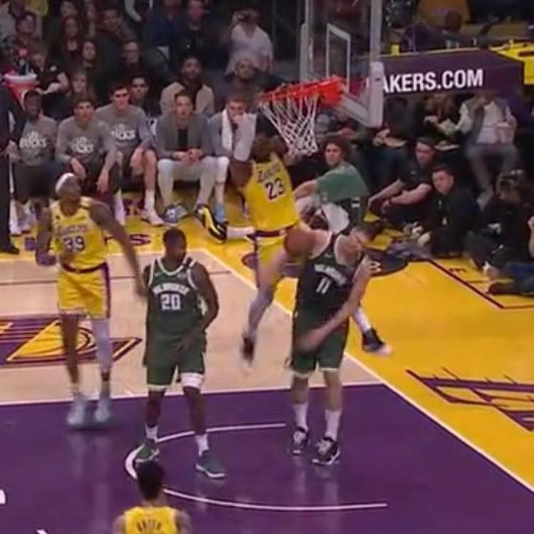 nba最年轻33000分先生「史上最年轻34000分先生詹姆斯迎里程碑这记隔人扣篮太残暴了」