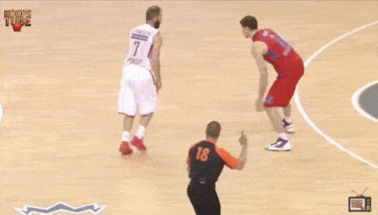 欧文扮老人打街球第一「NBA最街球的一个过人动作欧文保罗最爱用」