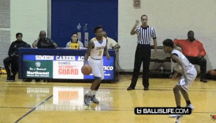 欧文扮老人打街球第一「NBA最街球的一个过人动作欧文保罗最爱用」