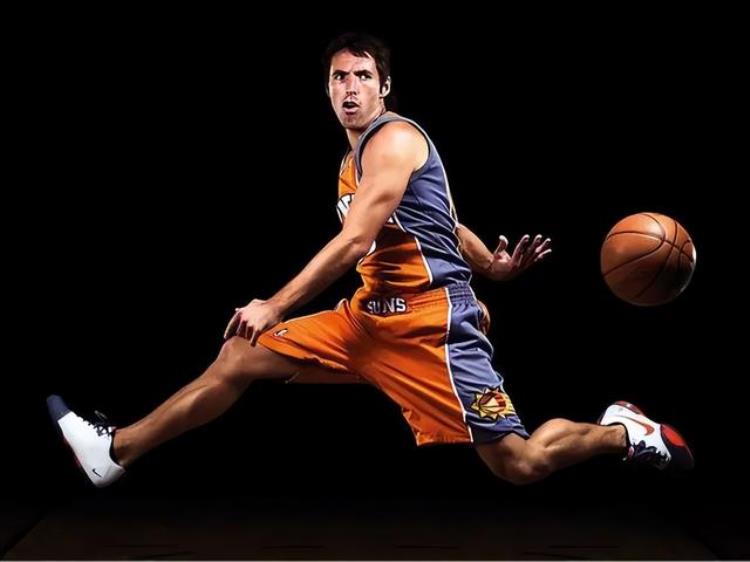 nike经典篮球鞋大全「回顾经典那些不能遗忘的篮球鞋NikezoomBB1」