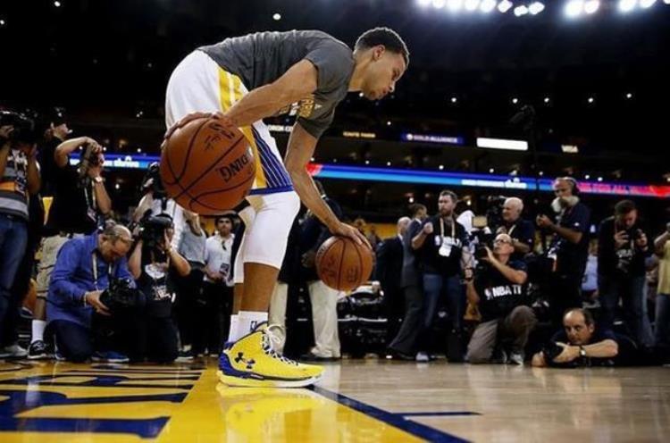 勇士队用的篮球「勇士森林狼球星球鞋代言大盘点2017NBA中国赛」