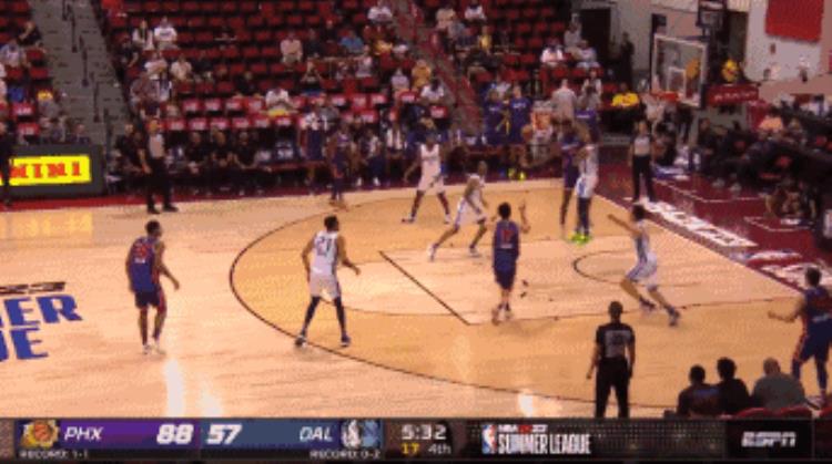 cba总决赛张镇麟扣篮「NBA夏季联赛中国德比张镇麟郭昊文各砍9分张镇麟真想扣篮呀」
