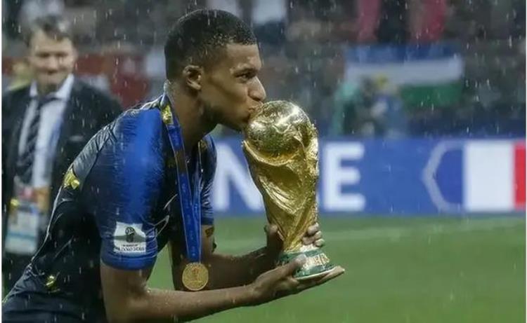 法国足球队强大的原因是什么「从历史发展看法国足球强大的理由很多有一条可能引起争议」