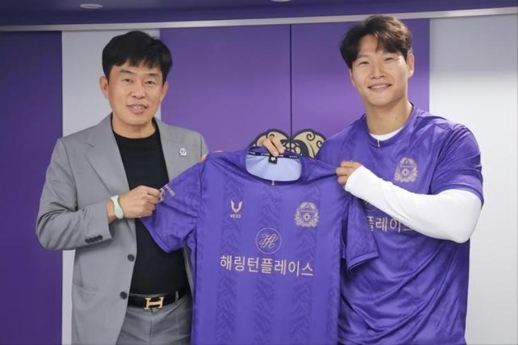 韩国K2联赛安养FC队签下歌星金钟国仅三天就解约了