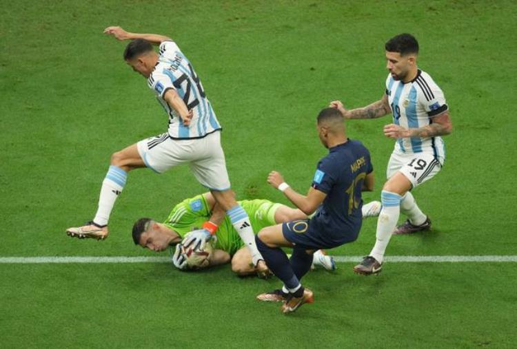 阿根廷夺冠 梅西「7:5时隔36年阿根廷再获世界杯冠军梅西终圆梦」
