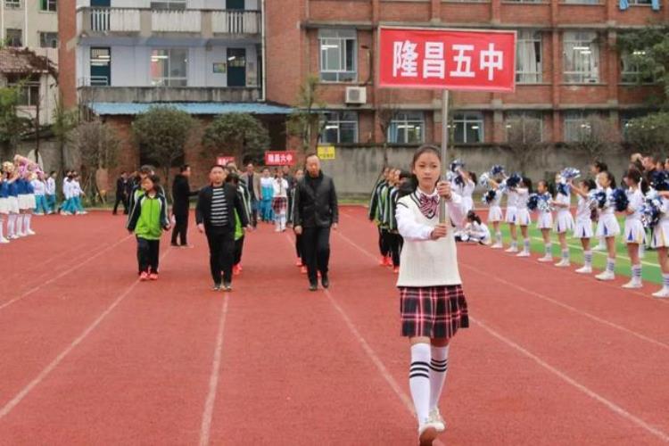 隆昌市第三届小学生足球比赛「奔跑吧足球少年隆昌市第二届中小学生足球比赛开赛啦」