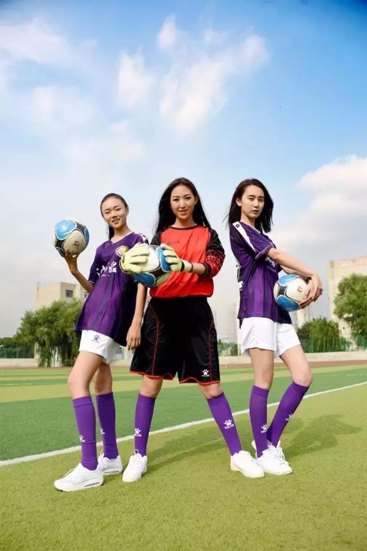 黑龙江女足运动员「助力奥运美女模特足球队亮相哈尔滨」