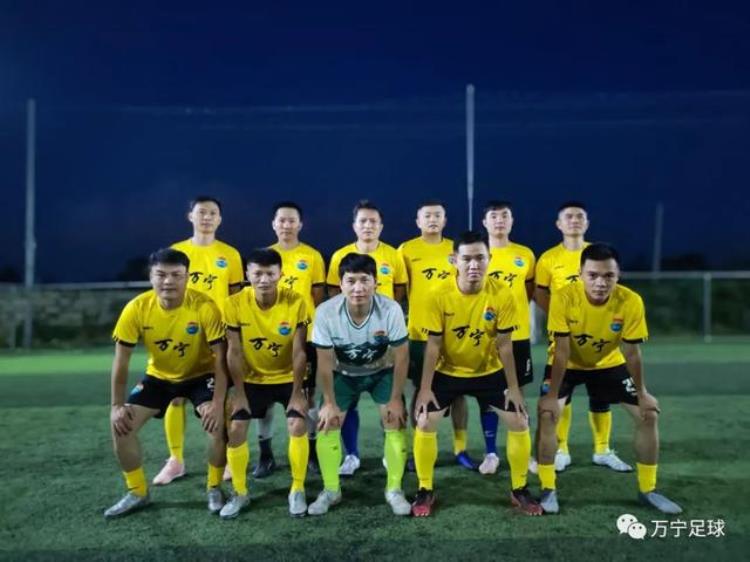 2022年第二届海南省机关启航杯五人制足球赛万宁两支球队携手闯进8强
