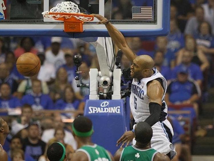 nba四大分卫谁最强「四大分卫谁在NBA赚钱最多答案154亿麦迪16亿那科比呢」