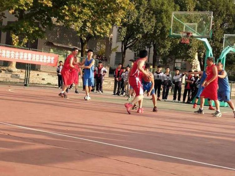平江职校篮球队「平江教工篮球赛引热校园运动风」