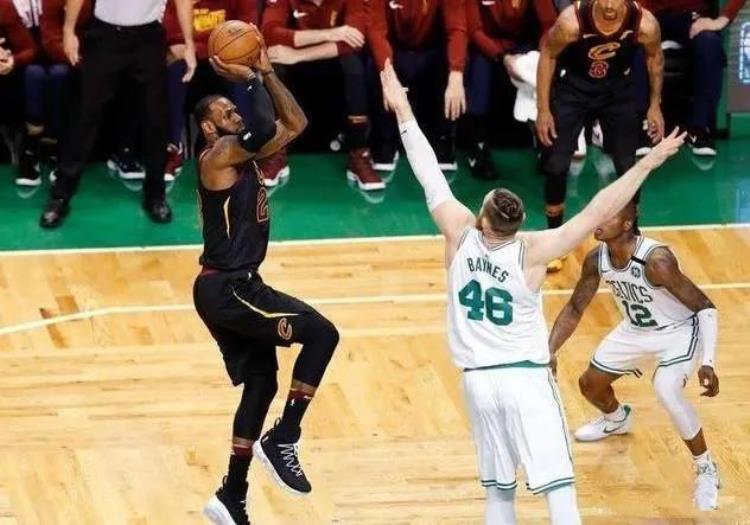 nba水花「现役堪称名场面的五大巨星时刻水花兄弟震惊四座欧文逆天改命」