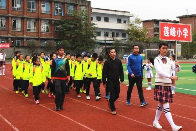 隆昌市第三届小学生足球比赛「奔跑吧足球少年隆昌市第二届中小学生足球比赛开赛啦」