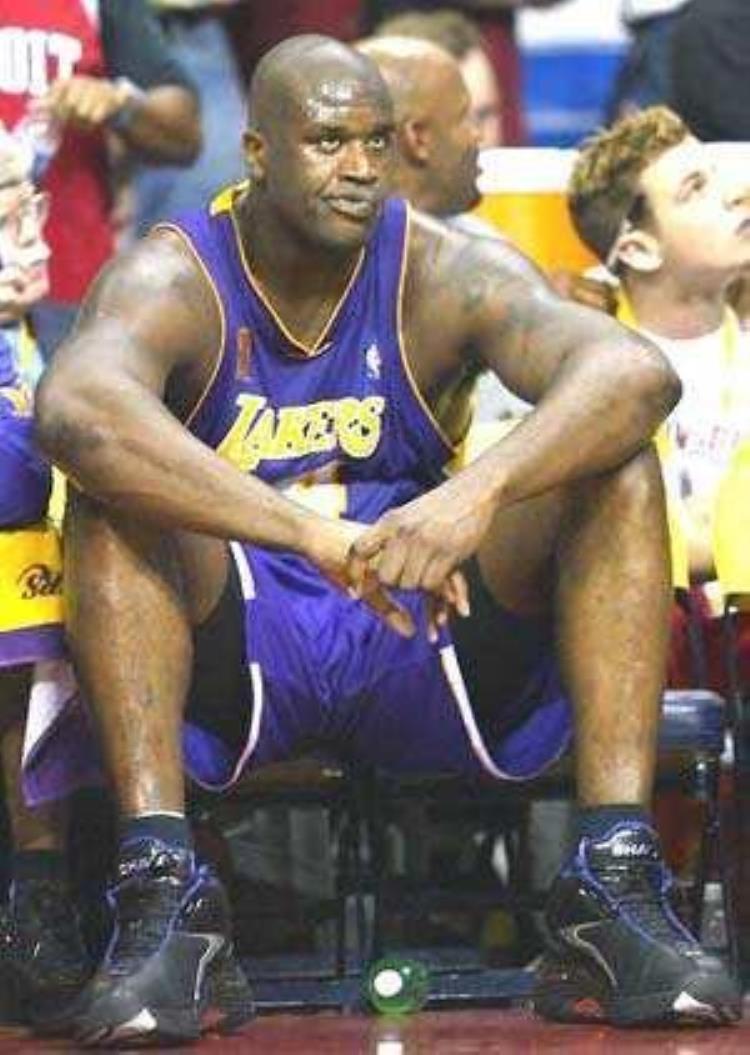 詹姆斯送豪车「NBA球星花钱有多土豪詹皇送保时捷给朋友网友和我做朋友吧」