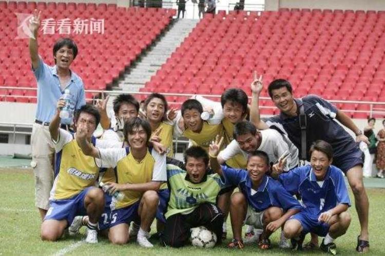 暑期中学生足球赛武磊担任形象大使引领小球场的世界杯