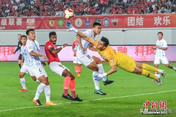 国足球员退役「4年39队退出中国职业足球如何去伪」