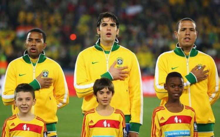 2010年世界杯时的巴西队被淘汰的十分诡异真的有假球存在