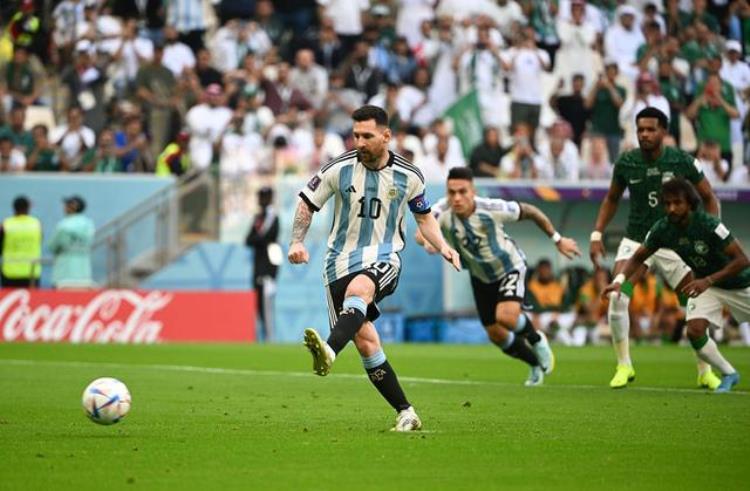 沙特输了世界杯赢了全世界「冷门沙特5分钟2球逆转战胜阿根廷他们曾在世界杯输过0:8」